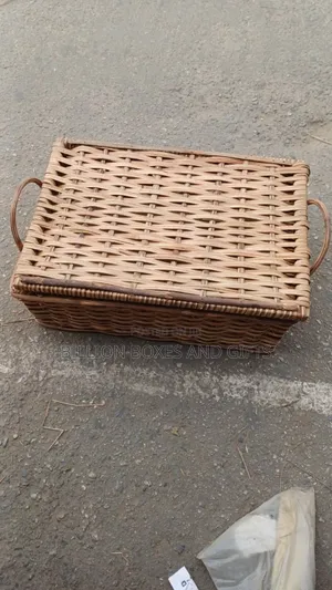 Medium Gift Basket With Cover