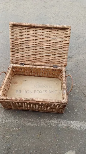 Quality Gift Basket With Cover