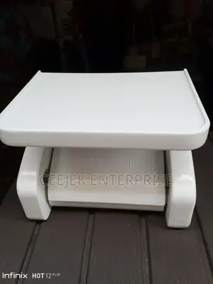 Plastic Tissue Holder