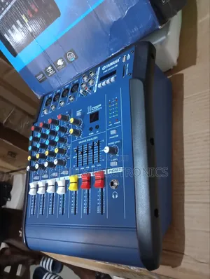 4-channels Powered Mixer Console