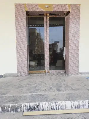 Effortless Glass Doorway Management With Smart Sensors