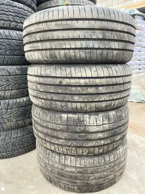 Clean Straight Line Goodyear,275/45r20