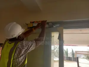 Glass Entrance With Intelligent Sensor Systems