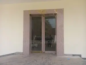 Automatic Sliding Glass Entry With Smart Sensor Solutions