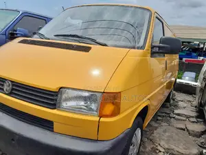 Volkswagen Transporter 2005 Yellow