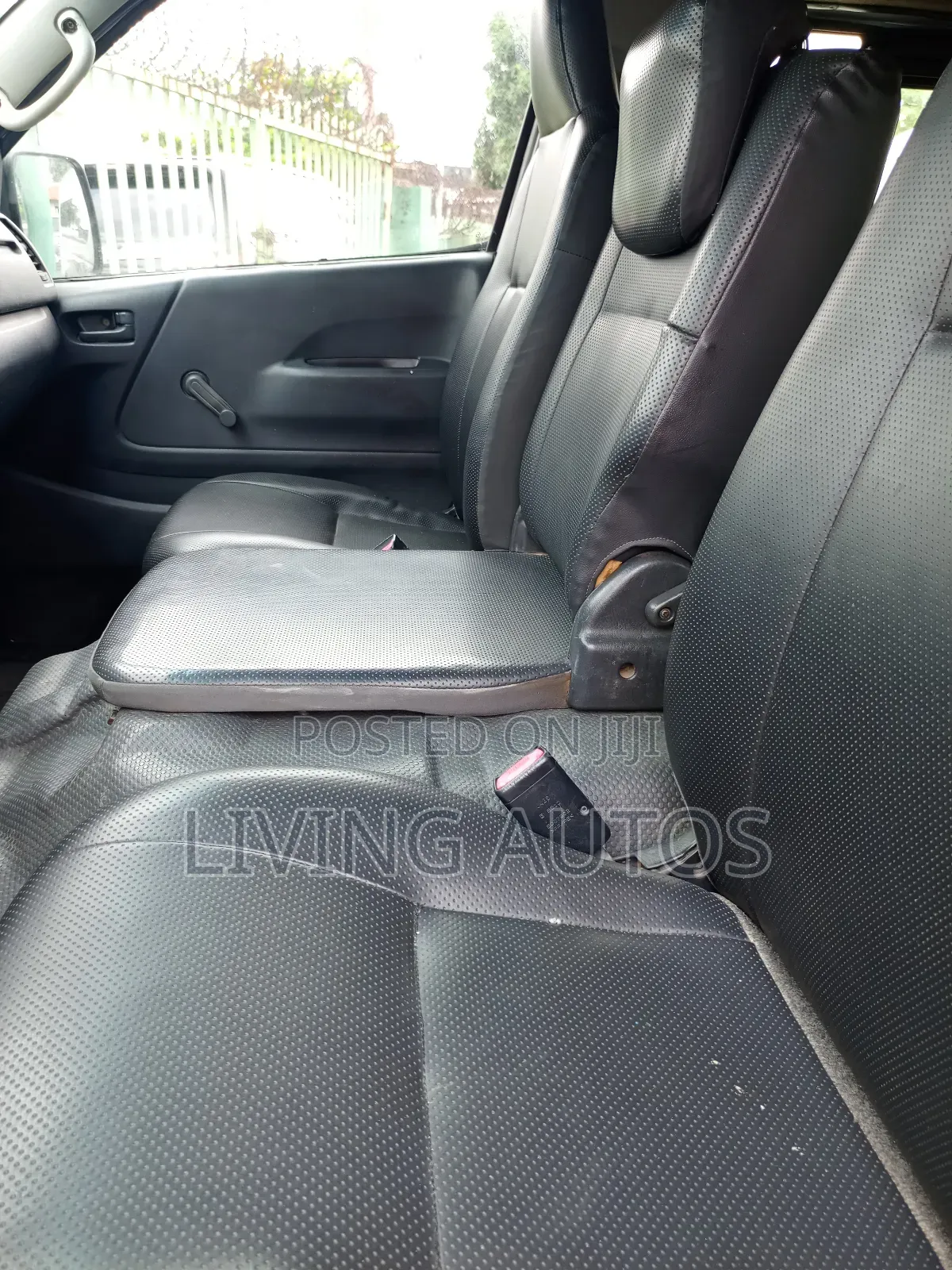 Toyota HiAce 2014 White