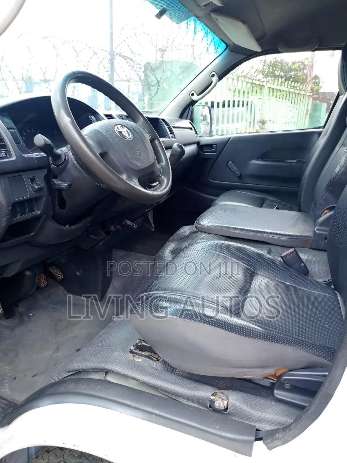 Toyota HiAce 2014 White