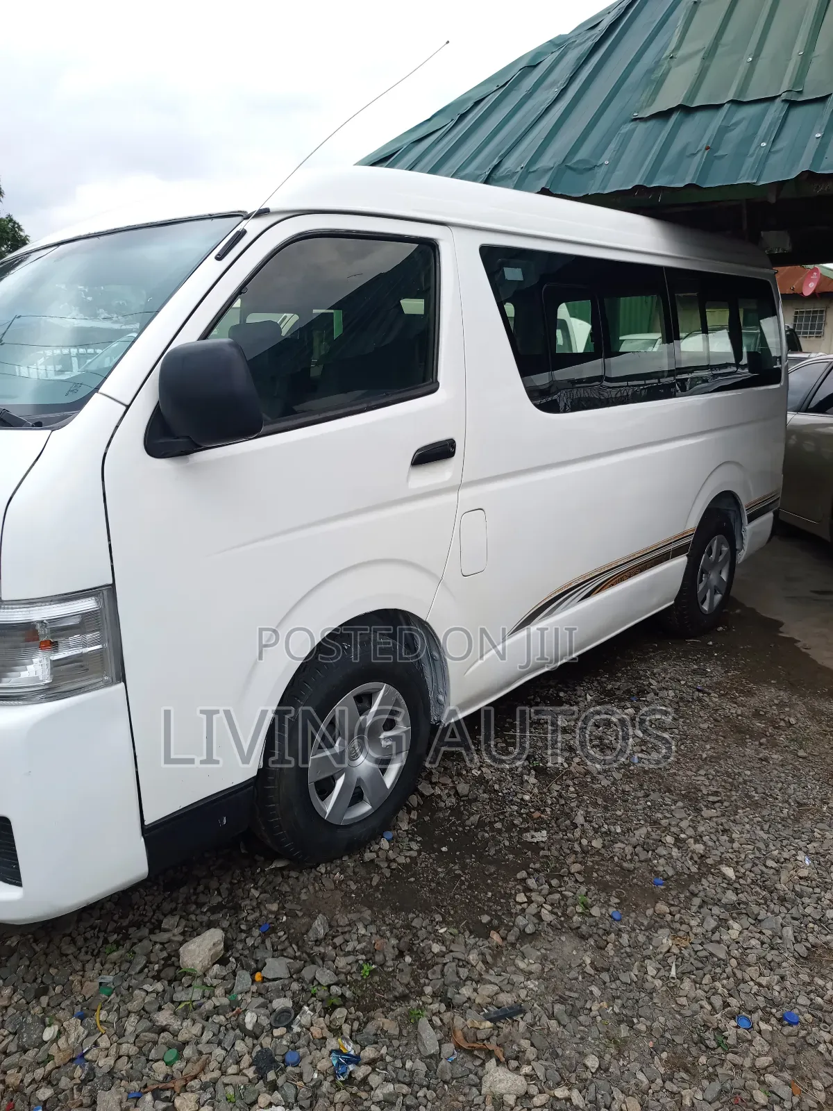 Toyota HiAce 2014 White