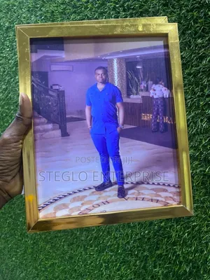 8 by 10 Luxury Gold Frame