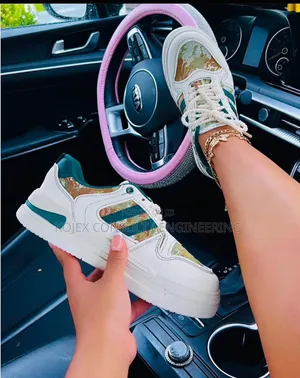Adidas Sleak Kickssneakers