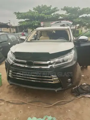 We Deliver All Kinds of Windscreen Glass and Install