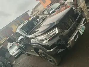 Toyota Hilux Windscreen Glass We Deliver and Install