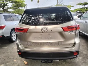 Toyota Highlander 2015 Gold
