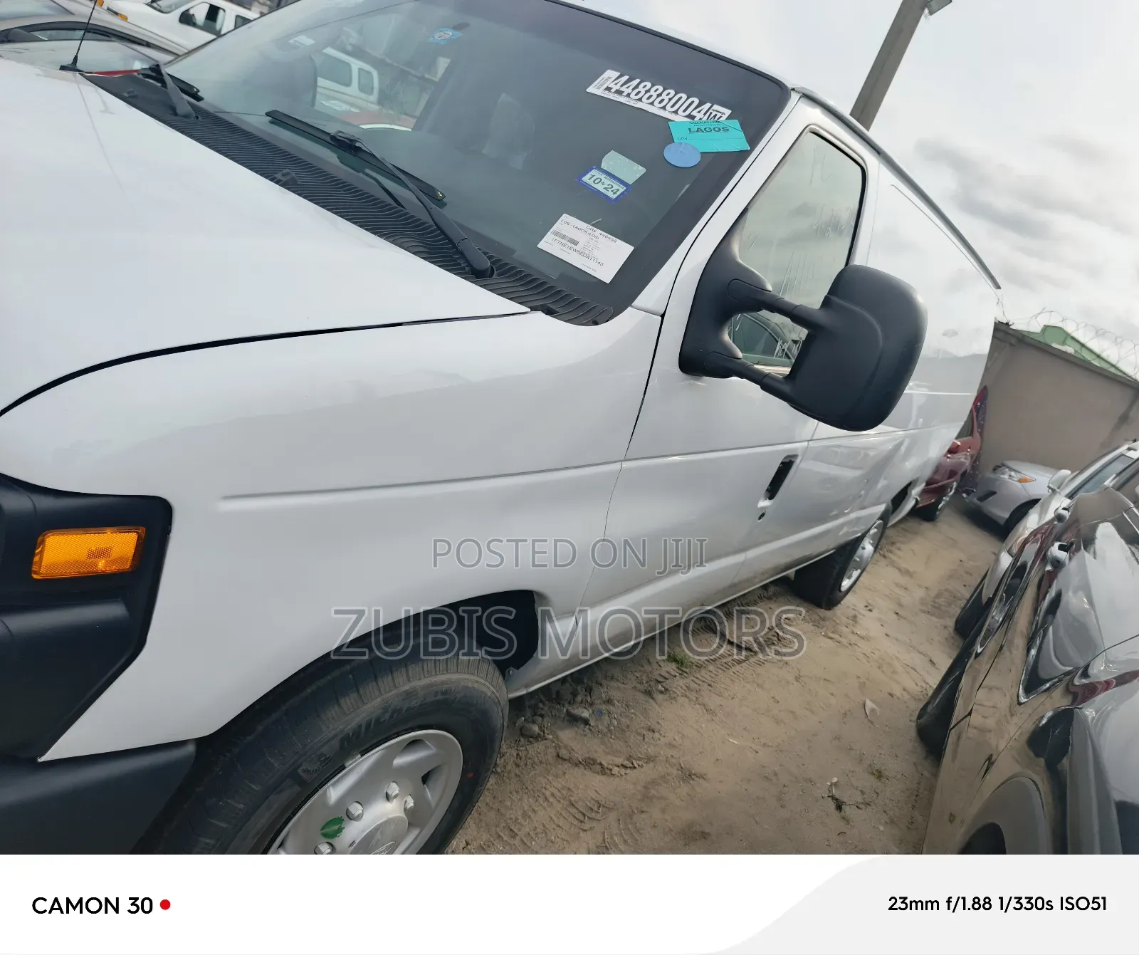 Ford B700 2014 White