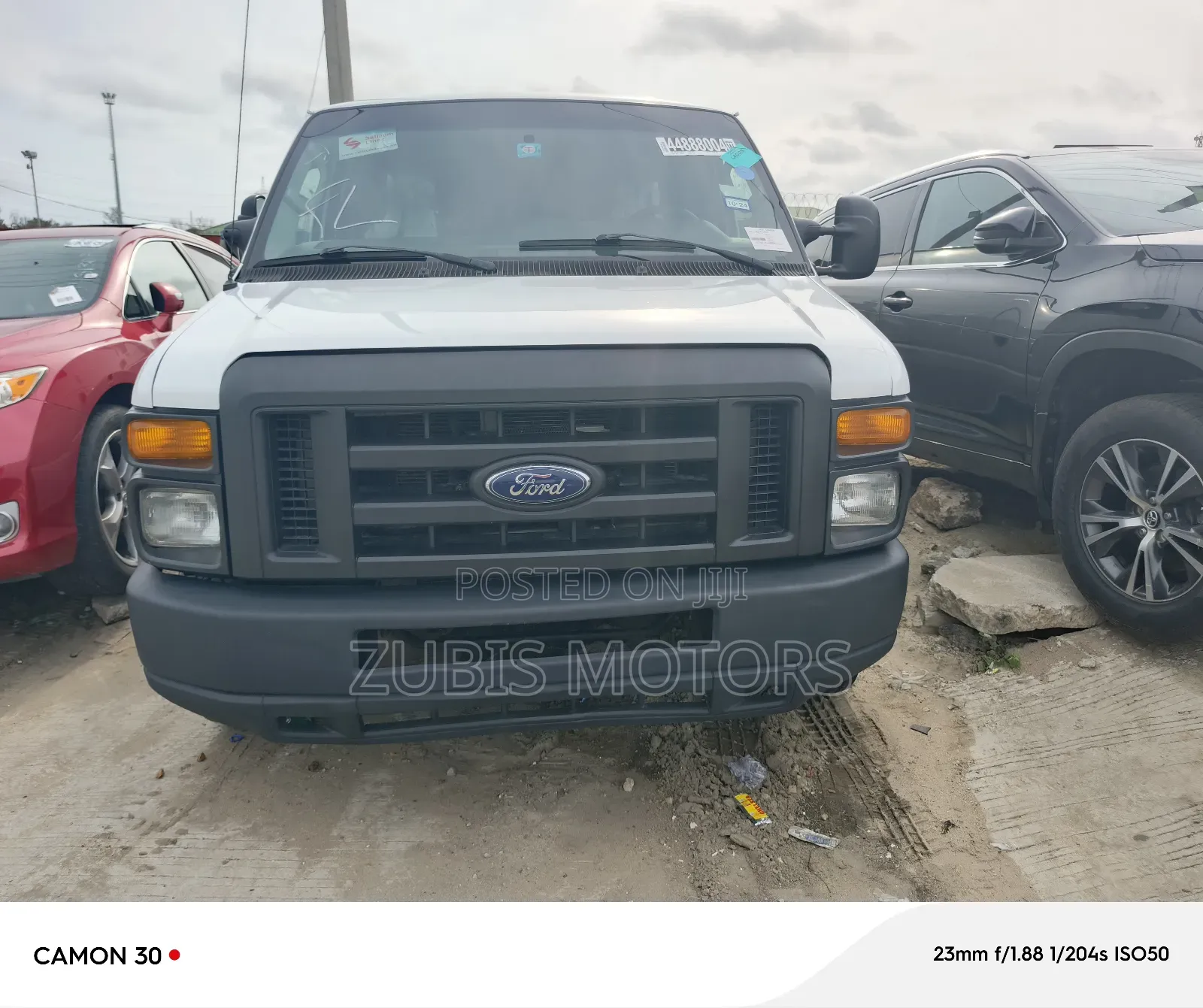 Ford B700 2014 White