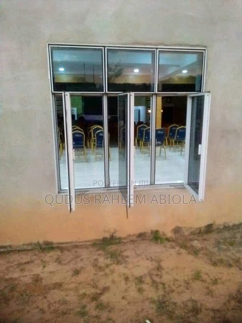 Aluminium Transom and Structural Casement Window