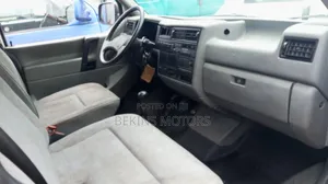 Volkswagen Transporter 2000 Red