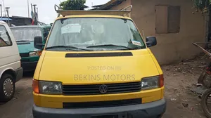 Volkswagen Transporter 2004 Yellow