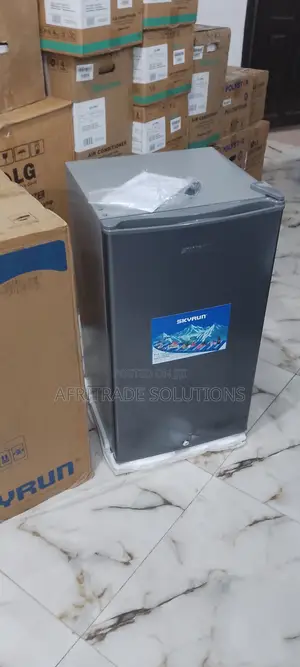 SKYRUN BCD-90J Spacious Single Door Fridge (80L)
