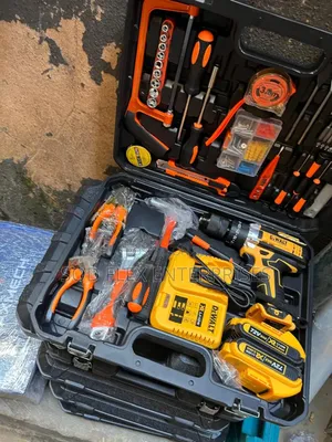 72 Volts Dewalt Screw Machine With Kit and Bit Charger