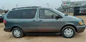 Toyota Sienna Available for Your Service.