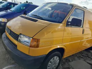 Volkswagen Transporter 2002 Yellow