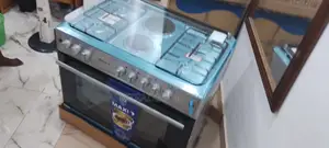 Maxi Easy-to-Use Gas Cooker With 4 Burners and Two Hot Plate