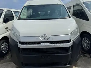 Toyota HiAce 2019 White