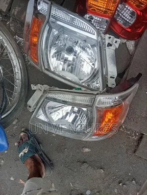 Head Light Nissan Urvan E25