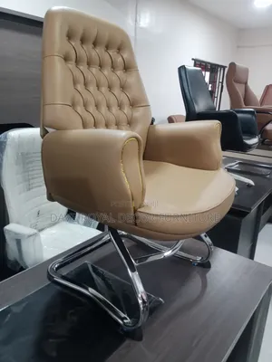 High Quality Brown Visitor Leather Boss Office Chair.