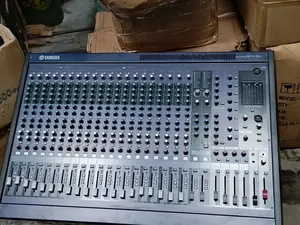 Yamaha Mg24/14fx Mixing Console