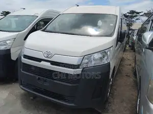 Toyota HiAce 2021 White