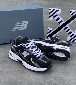New Balance 530 Black/White Sneakers