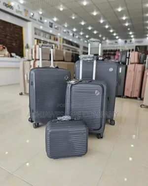 Executive Unbreakable Rubber, Set of 4 With Laptop Space