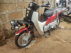 Honda CB 2022 Red