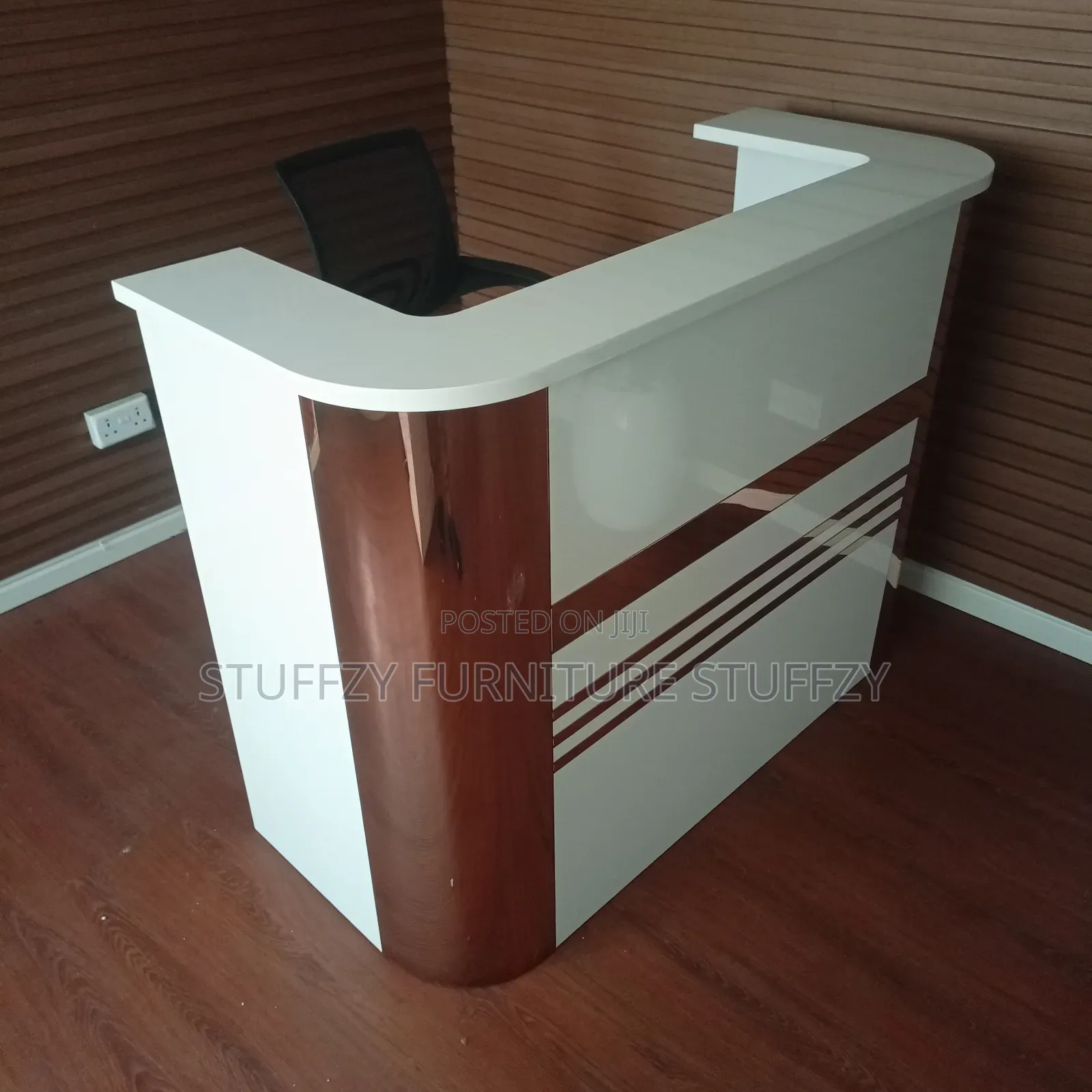 Tovic Receptionist Table