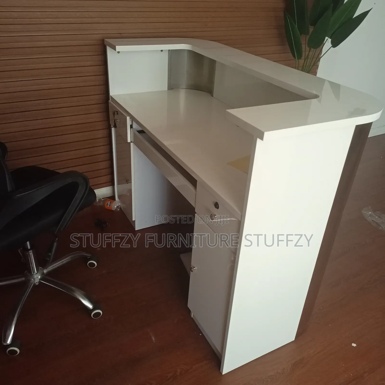Tovic Receptionist Table
