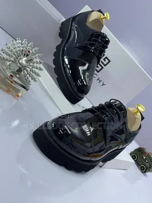 Men's Givenchy Glossy Leather Lace Up Shoe