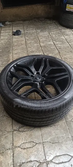 22 Inche Wheel With Tyre Tokunbo Original Range Rover