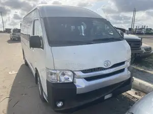 Toyota HiAce 2017 White