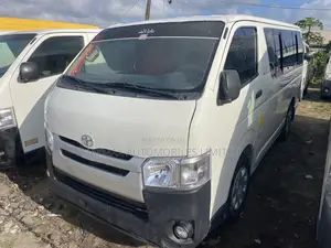 Toyota HiAce 2010 White