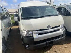 Toyota HiAce 2016 White