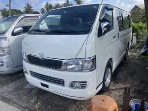 Toyota HiAce 2010 White