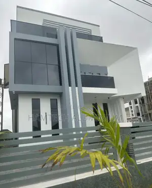 Transom Window and 10mm Thick Tempered Glass Balcony