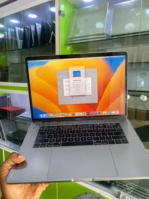 Laptop Apple MacBook Pro 2018 16GB Intel Core I7 SSD 512GB