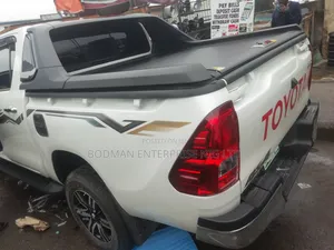 Toyota Hilux Rolling Boot Cover Withtrd Spoiler at ":'_-=(