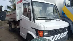 Foreign Used Mercedes-Benz Tipping Truck