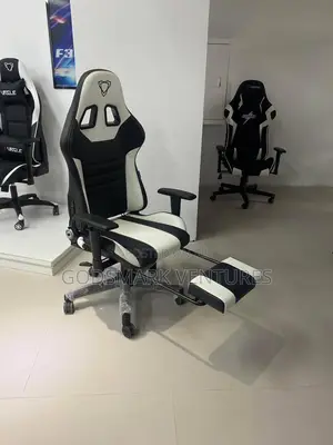 Gaming Chair Swivel With Footrest.