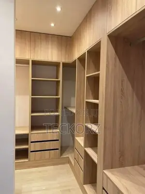 Fitted Walk-in-Closet
