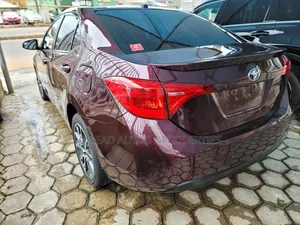 Toyota Corolla XSE 4dr Sedan (1.8L 4cyl CVT) 2017 Burgundy